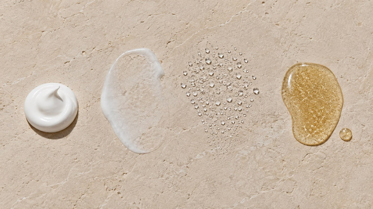 Textures des soins Pure Mineral : crème minérale, lotion fluide, brume rafraîchissante et huile dorée pailletée Image